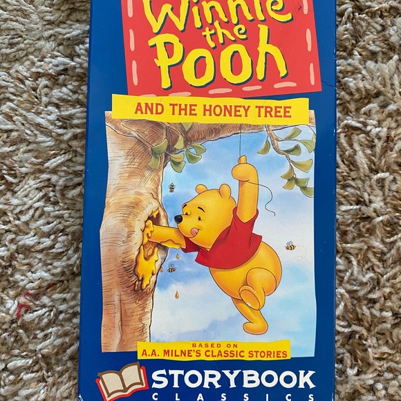 WINNIE THE POOH AND THE HONEY TREE VHS - Picture 1 of 2